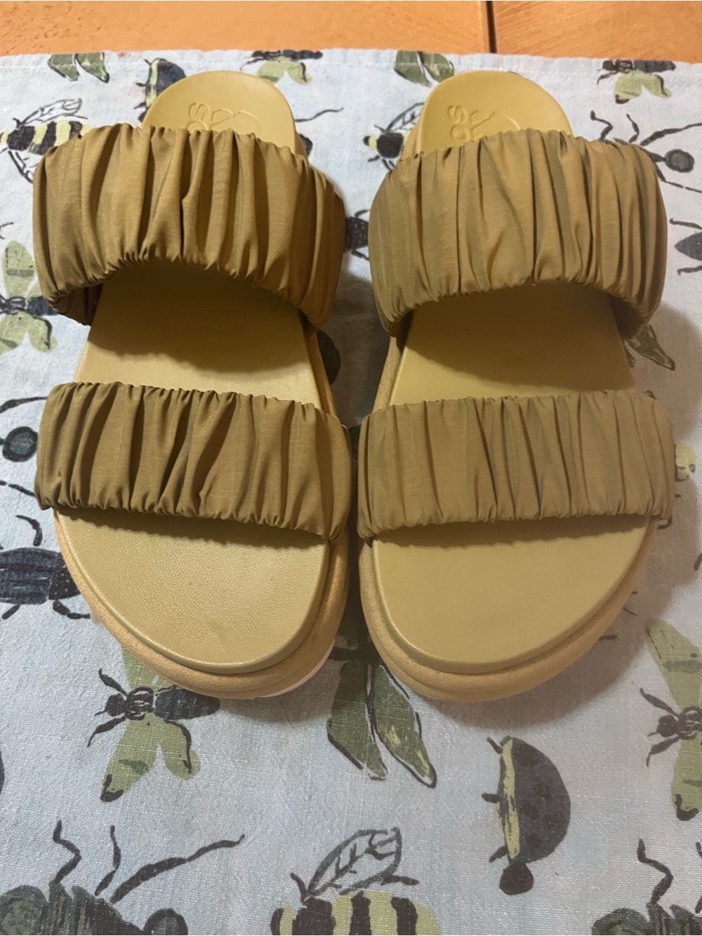 Sorel Roaming Olive Green 🫒 Women’s Double-Ruched Slide Women’s Size 7